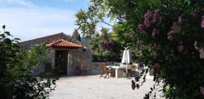 Kleines Ferienhaus mit Terrasse und Parkplatz